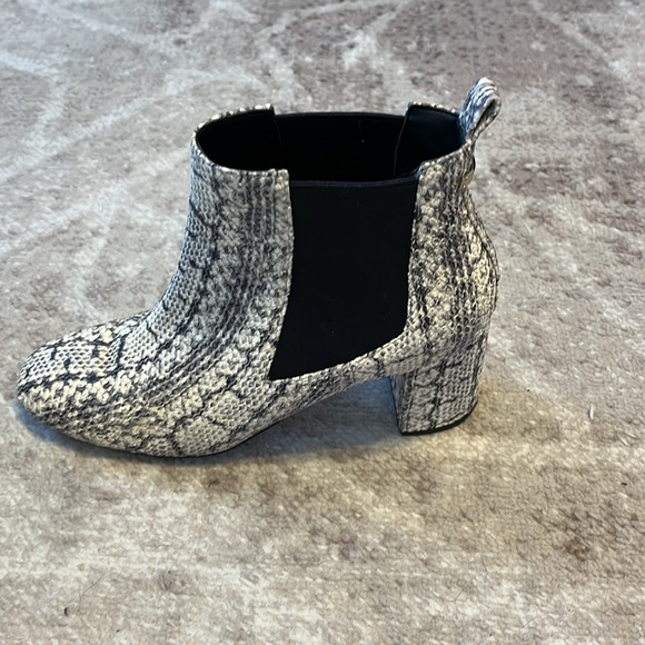 COLE HAAN EVA SNAKESKIN EMBOSSED LEATHER WOMEN’S SLIPON BOOTIES SIZE 9.5 - Picture 7 of 10